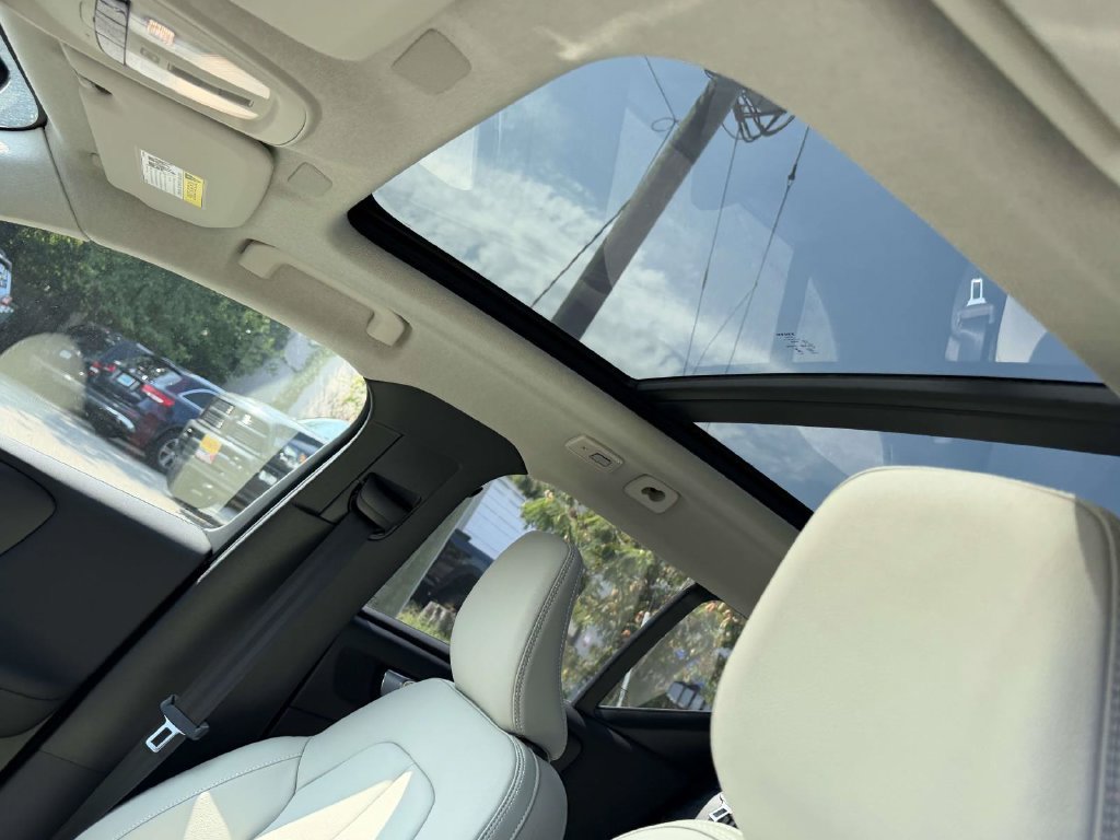 New 2026 Volvo XC40 B5 Ultra w/ Protection Package Premier AWD/4WD image 18