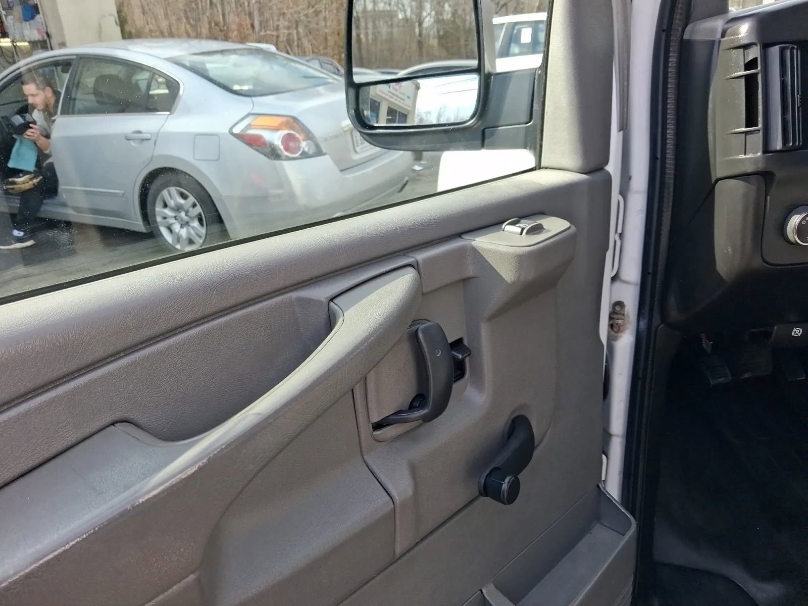 Used 2013 Chevrolet Express 2500 Van 3D image 20