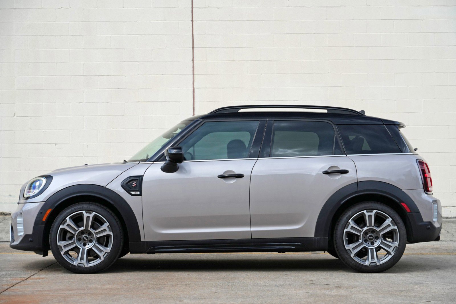 Used 2022 MINI Cooper Countryman S w/ Convenience Package FWD image 8