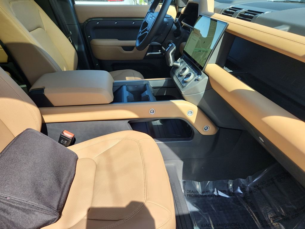 New 2026 Land Rover Defender 130 X-Dynamic SE image 3