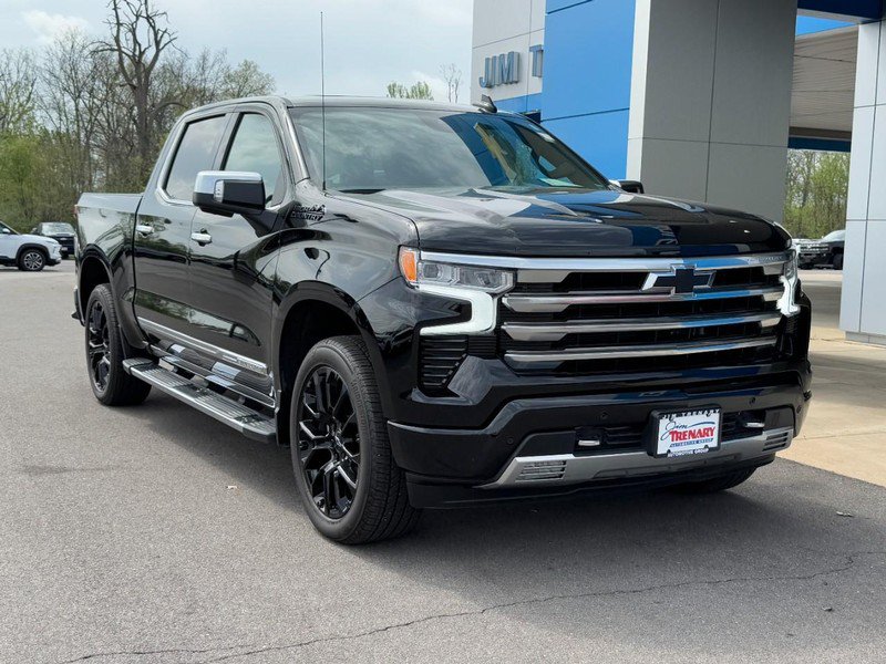 Used 2025 Chevrolet Silverado 1500 High Country w/ High Country Premium Package AWD/4WD image 2