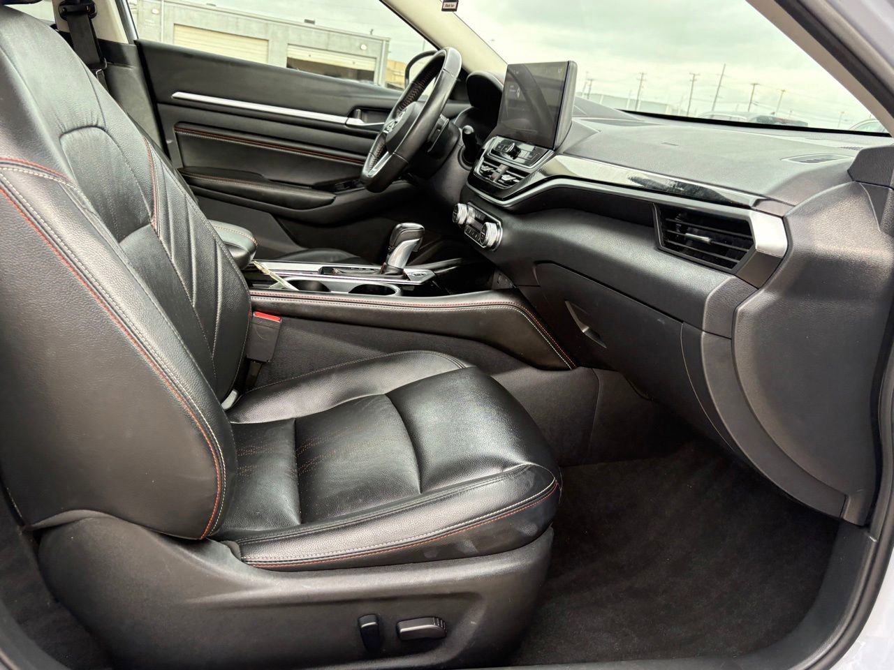 Used 2023 Nissan Altima 2.0 SR FWD image 45