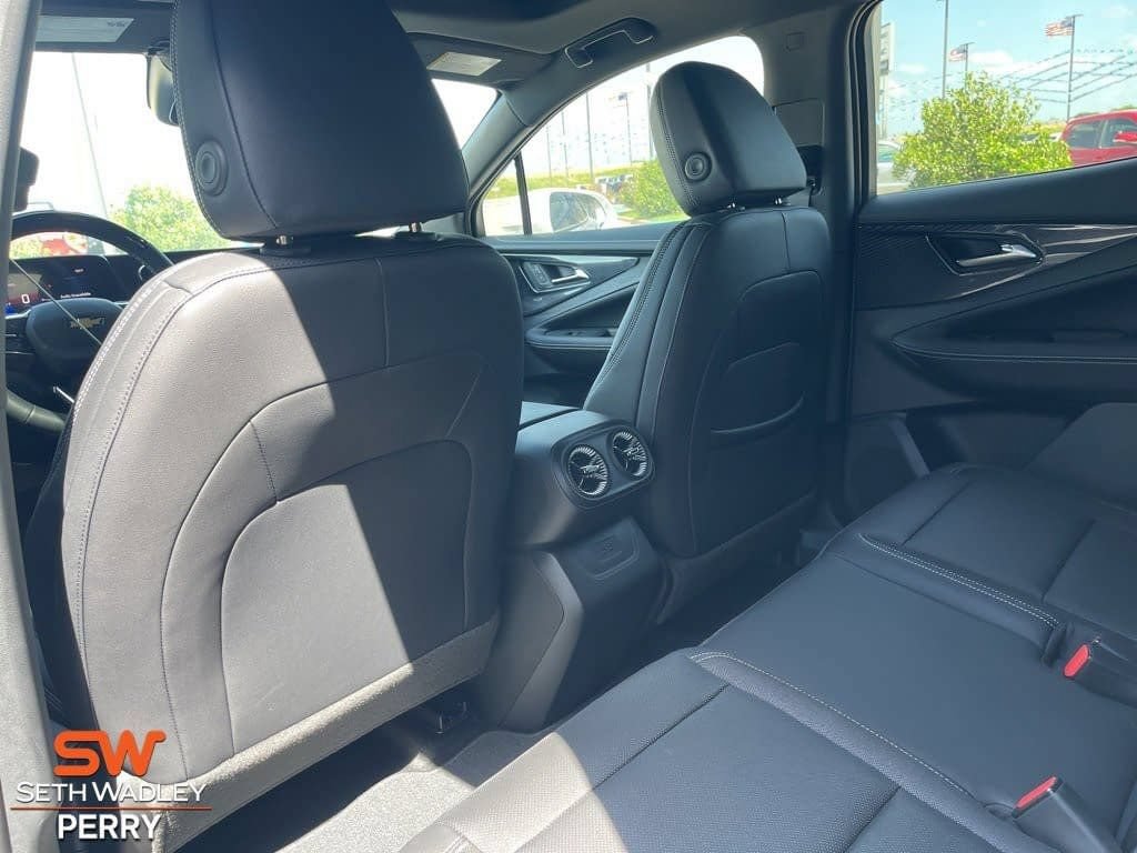 New 2025 Chevrolet Blazer EV LT w/ Super Cruise Package AWD/4WD image 16