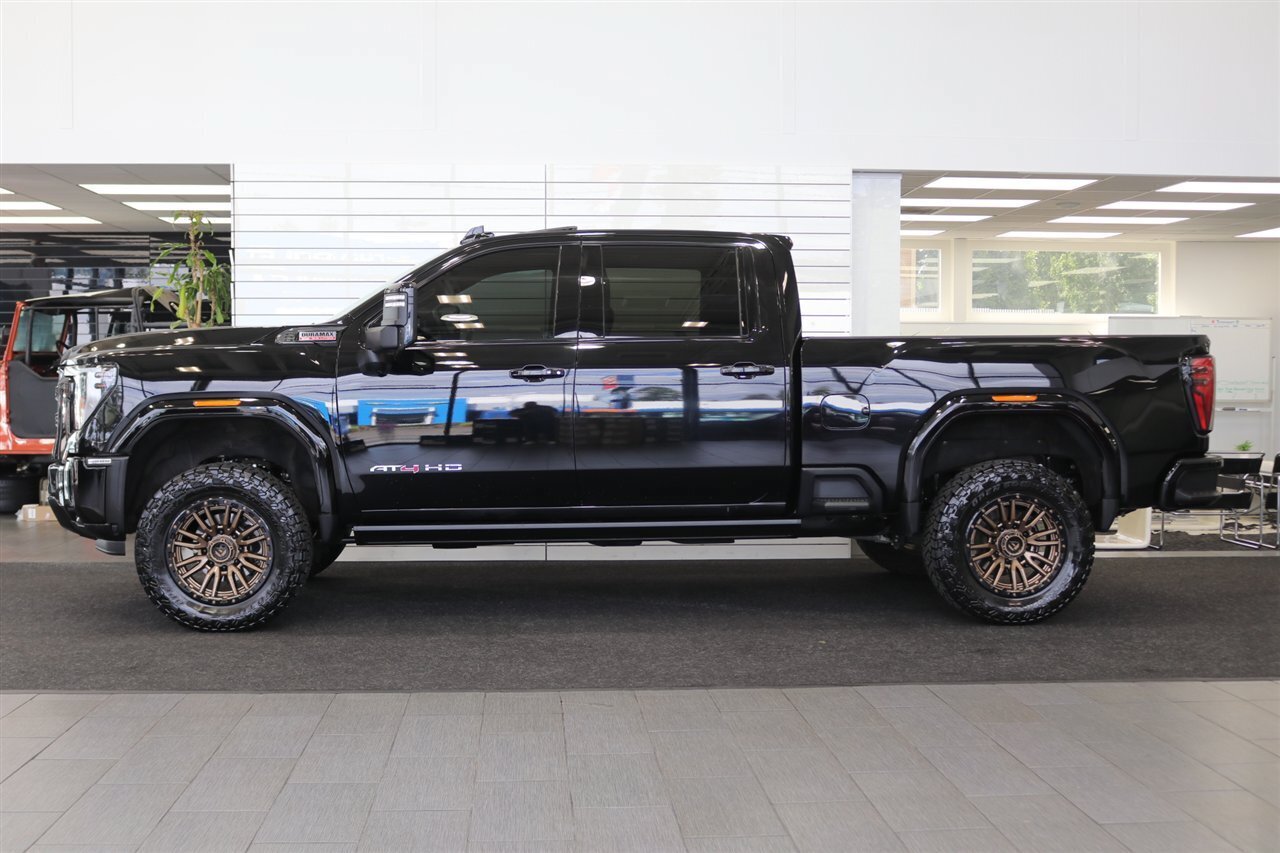 Used 2024 GMC Sierra 3500 AT4 w/ AT4 Premium Plus Package AWD/4WD image 4