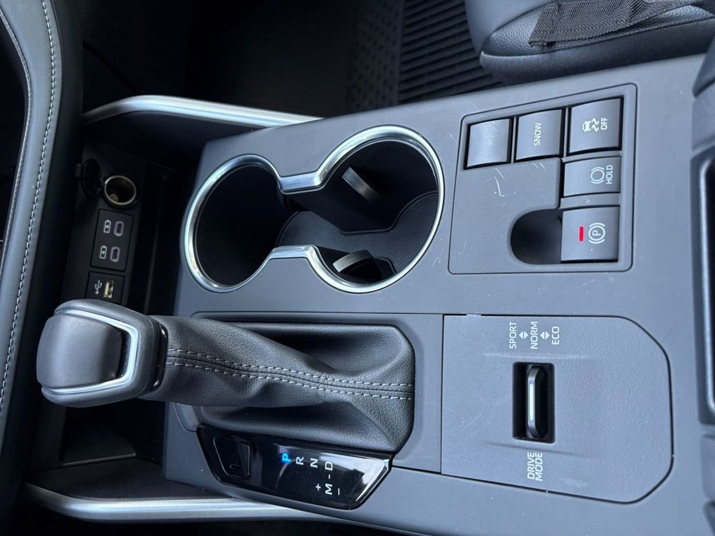 Used 2025 Toyota Highlander XLE image 29