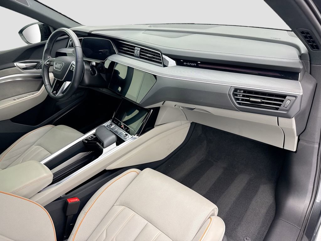 Used 2024 Audi Q8 e-tron Prestige image 16