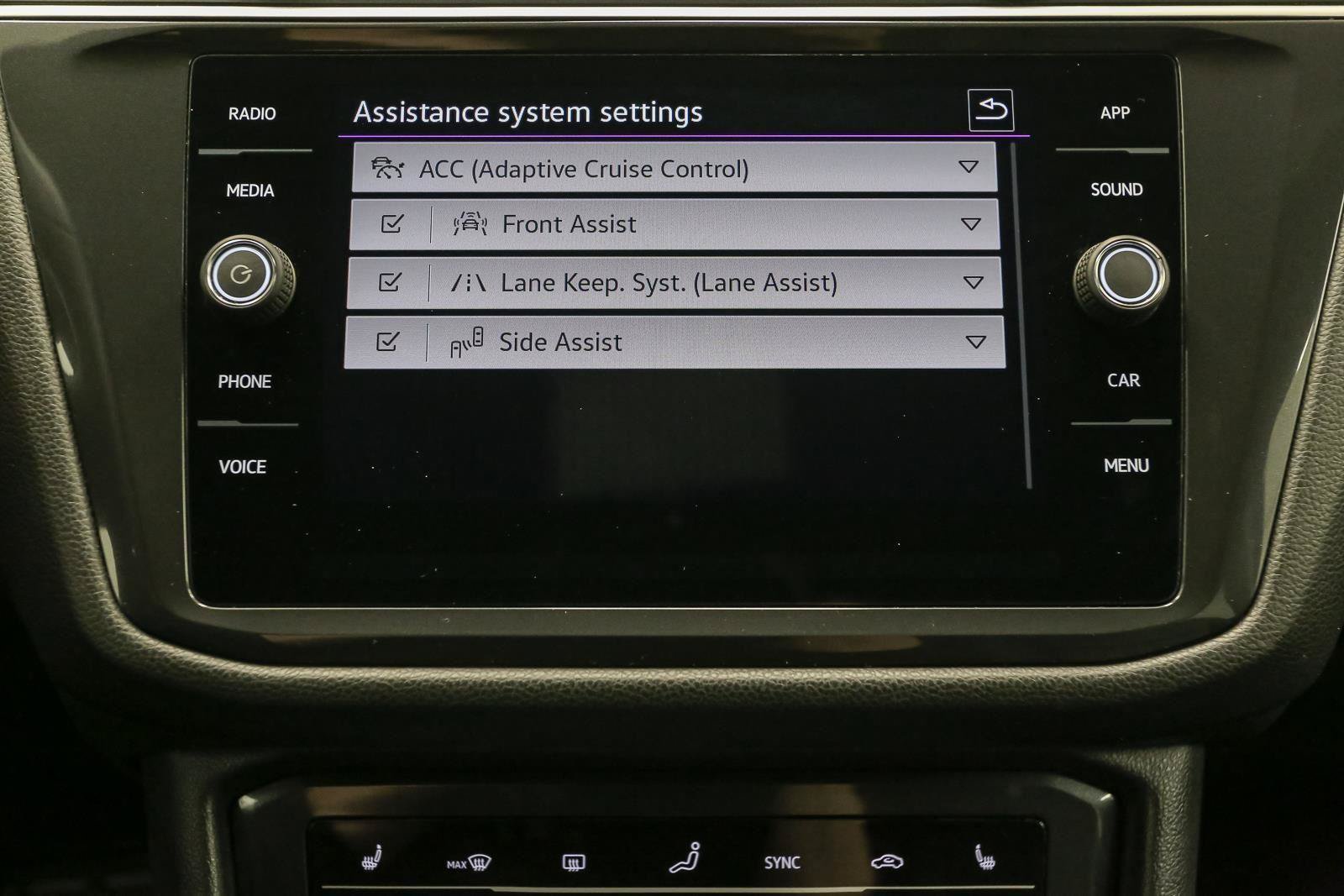 Certified 2024 Volkswagen Tiguan SE R-Line AWD/4WD image 36