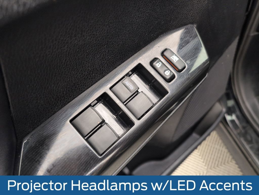 Used 2016 Toyota RAV4 SE w/ Advanced Technology Package image 31