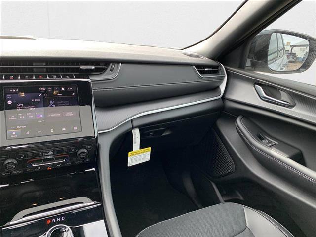 New 2025 Jeep Grand Cherokee Altitude image 24