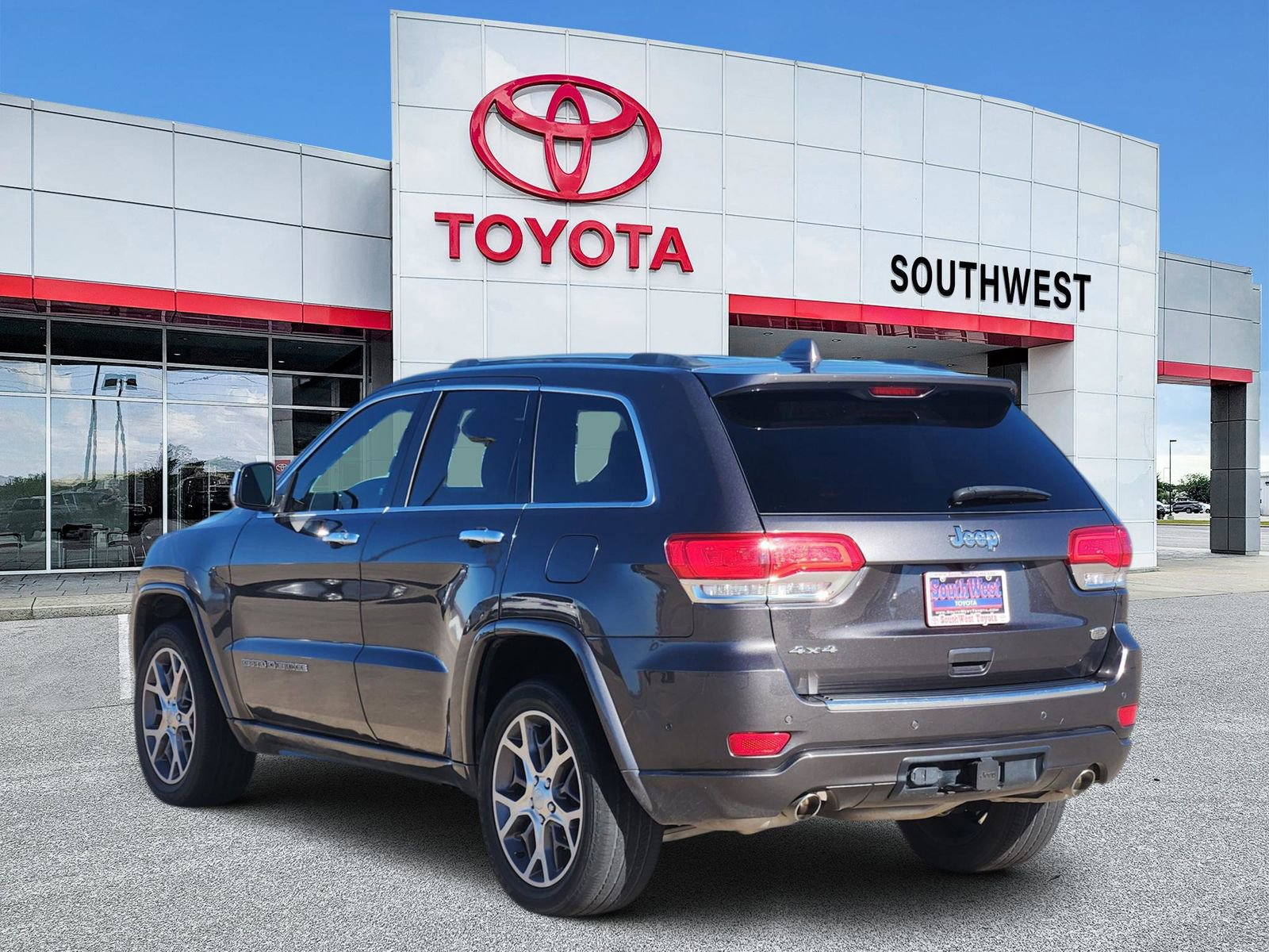 Used 2020 Jeep Grand Cherokee Overland image 4