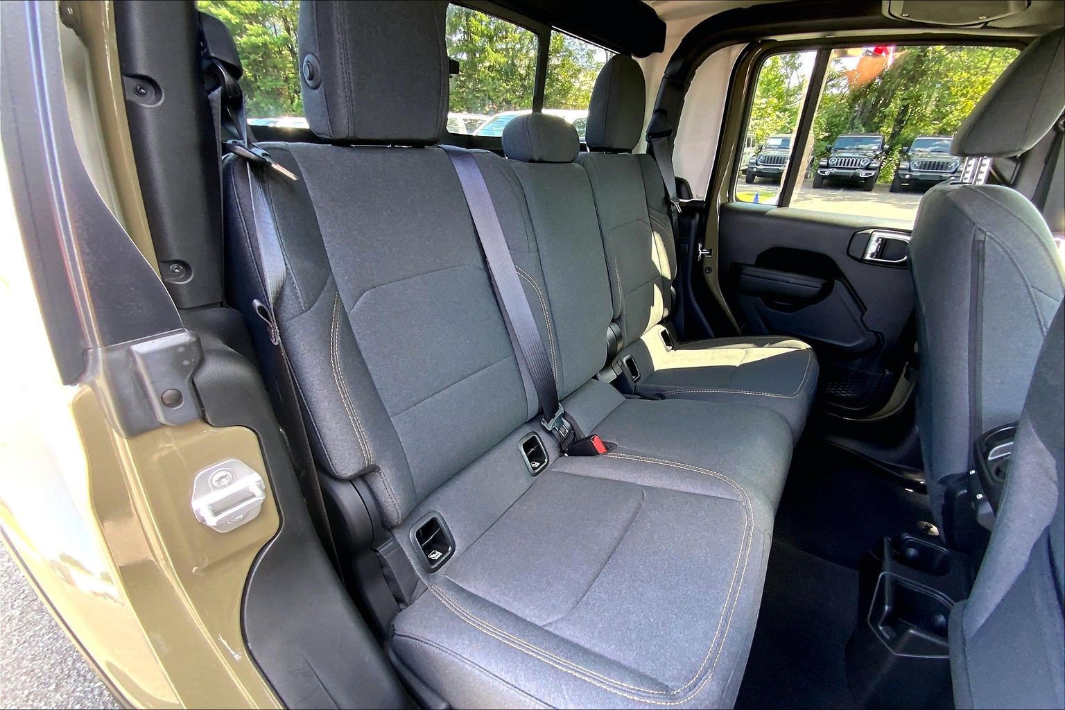 Certified 2025 Jeep Gladiator Sport AWD/4WD image 19