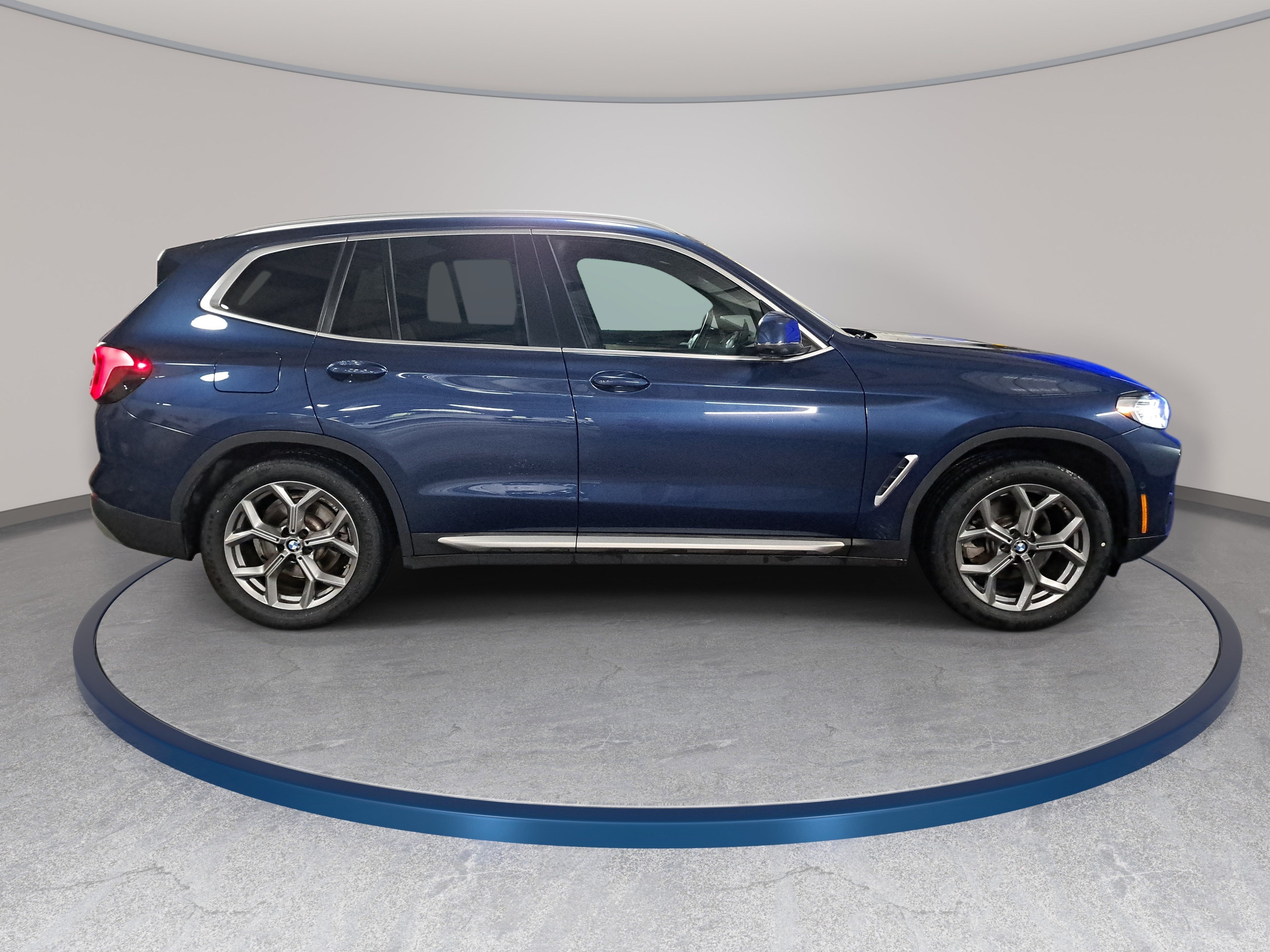 Used 2024 BMW X3 xDrive30i w/ Premium Package AWD/4WD image 5