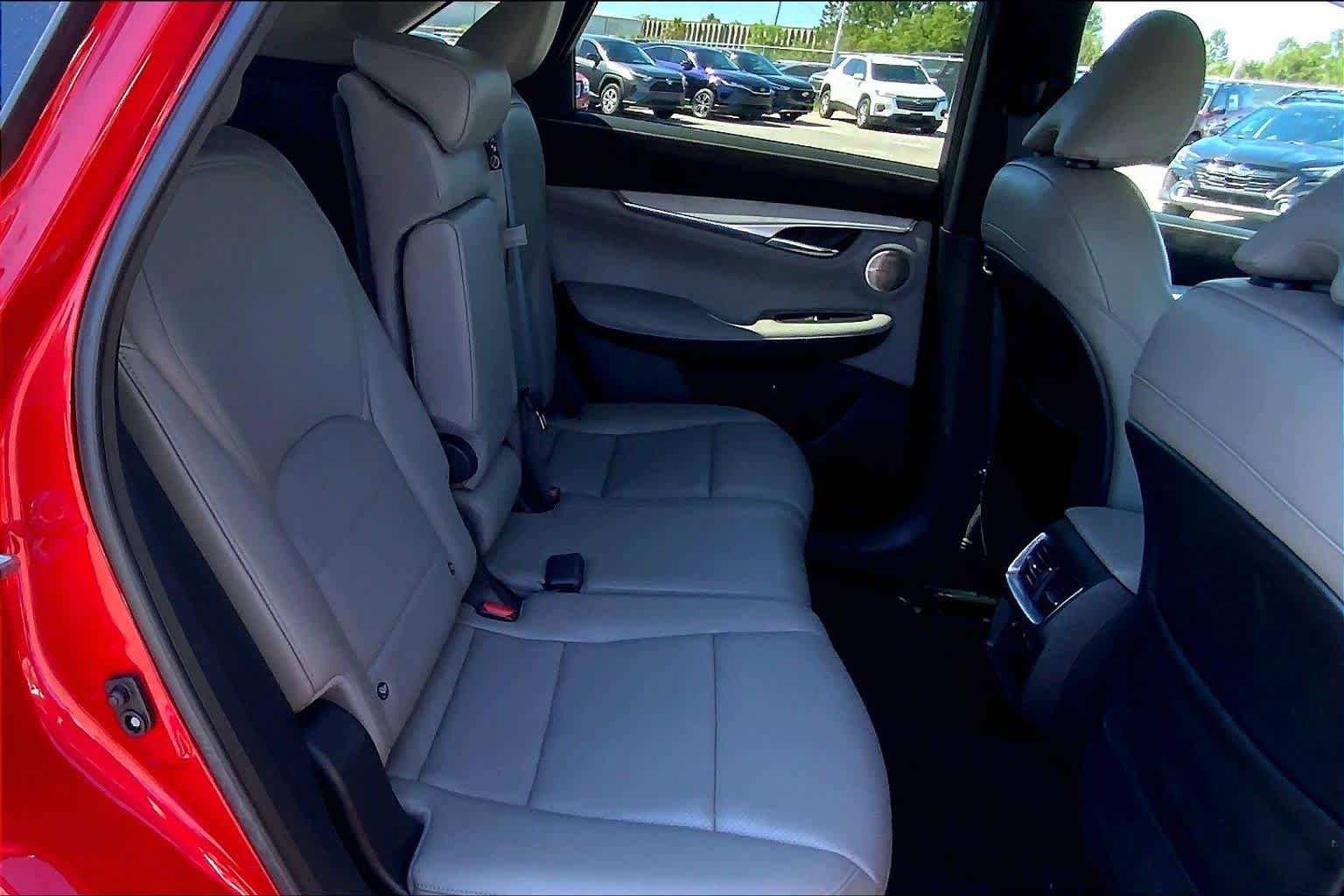 Used 2024 INFINITI QX50 Sensory w/ Accent Package AWD/4WD image 19