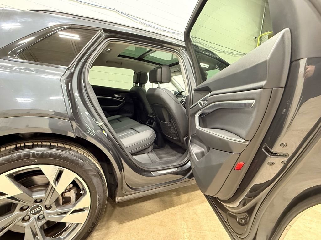 Used 2021 Audi e-tron Premium w/ Convenience Plus Package image 43