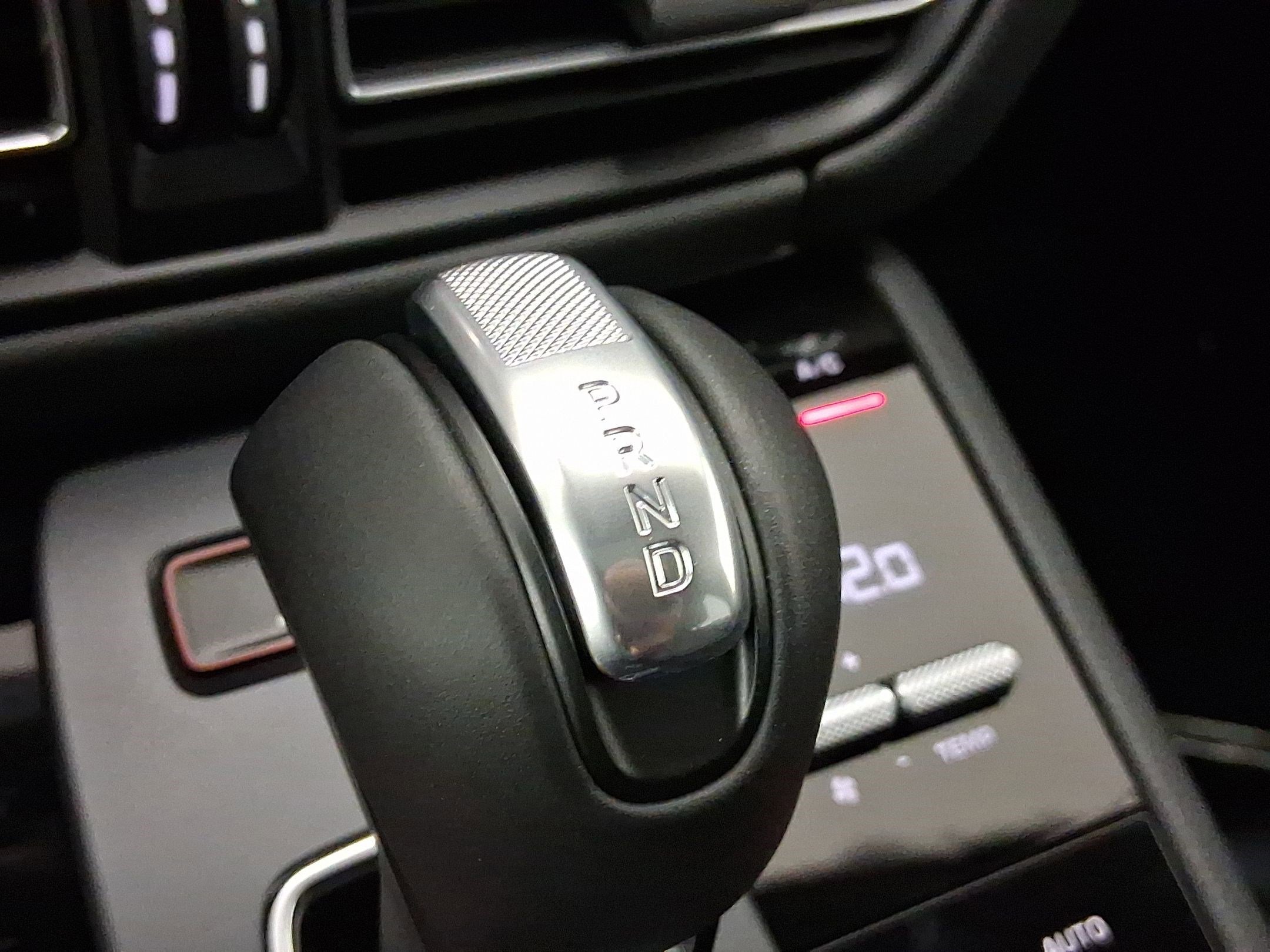 Used 2026 Porsche Macan image 17