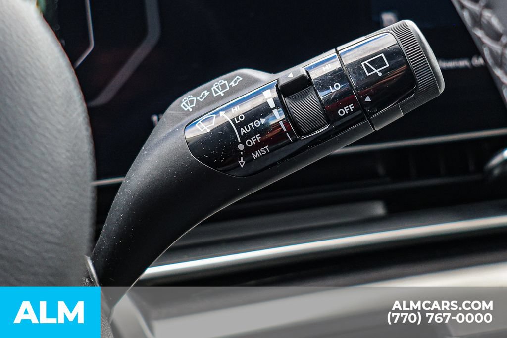 Used 2025 Kia Carnival SX w/ SX Dark Edition Package FWD image 35