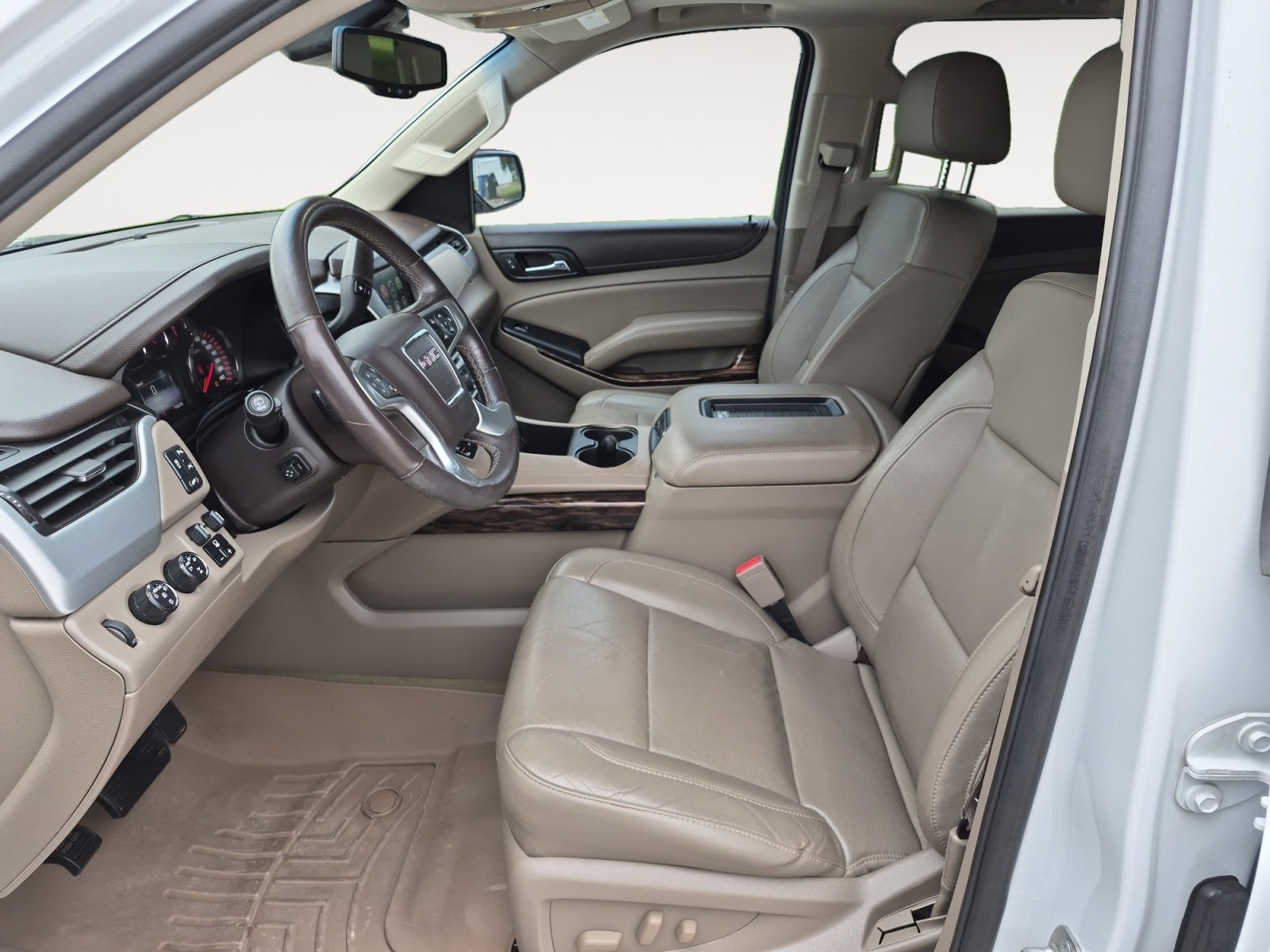 Used 2016 GMC Yukon XL SLT w/ Open Road Package AWD/4WD image 23