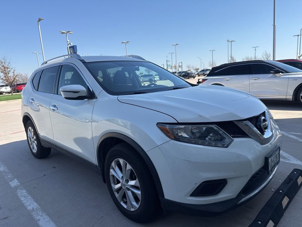 Used 2016 Nissan Rogue SV image 2