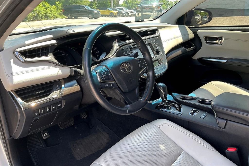 Used 2018 Toyota Avalon Limited FWD image 12