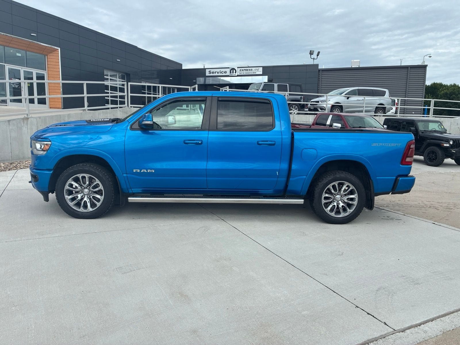 Used 2022 RAM 1500 Laramie w/ Sport Appearance Package AWD/4WD image 2