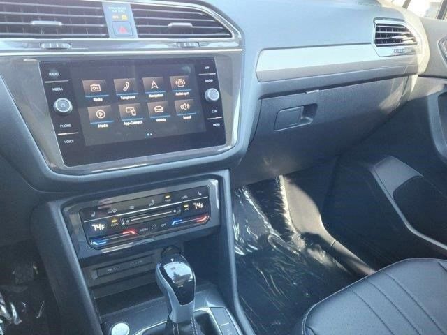 Certified 2024 Volkswagen Tiguan SE image 17