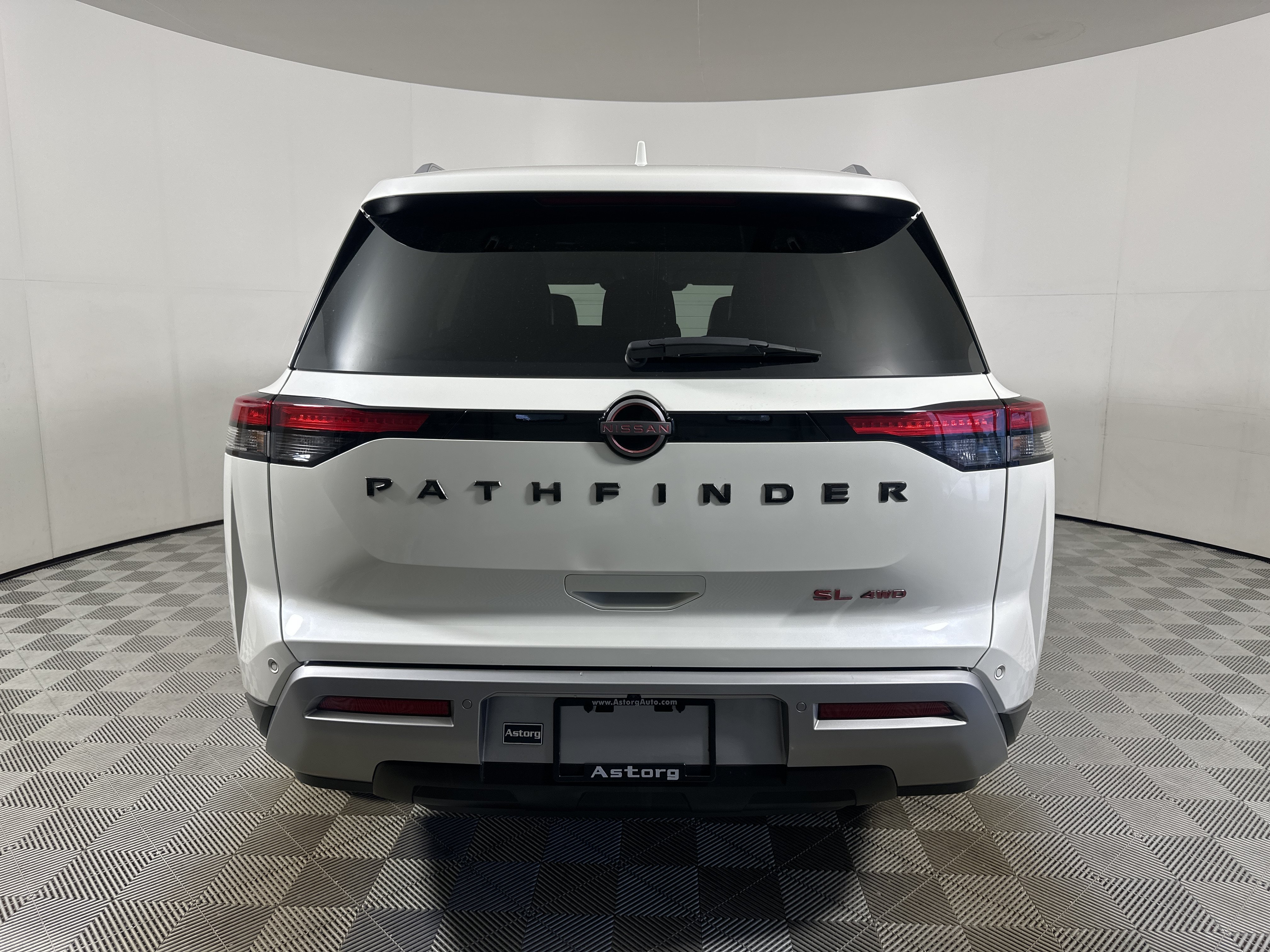 Used 2023 Nissan Pathfinder SL AWD/4WD image 6