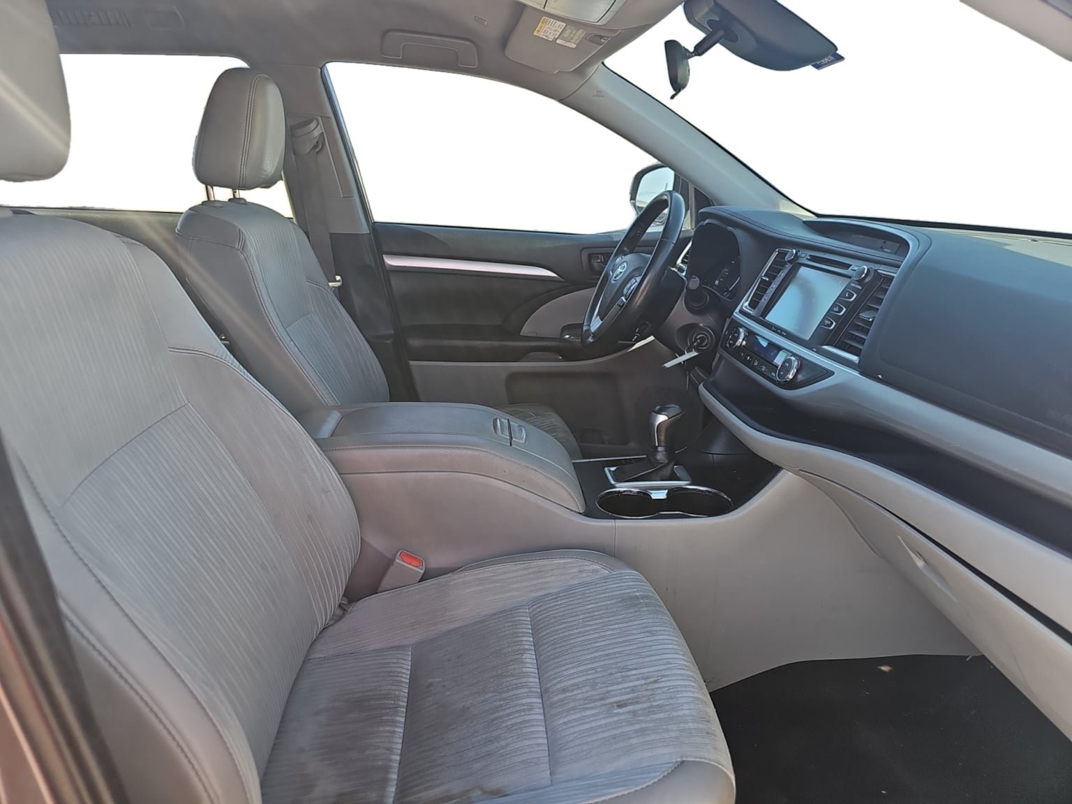 Used 2019 Toyota Highlander Plus FWD image 17