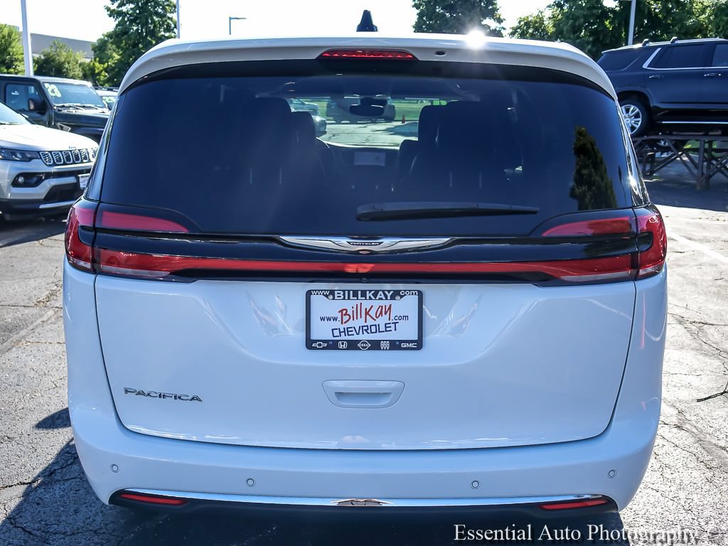 Used 2024 Chrysler Pacifica Touring-L FWD image 7
