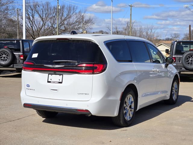 New 2026 Chrysler Pacifica Limited FWD image 4