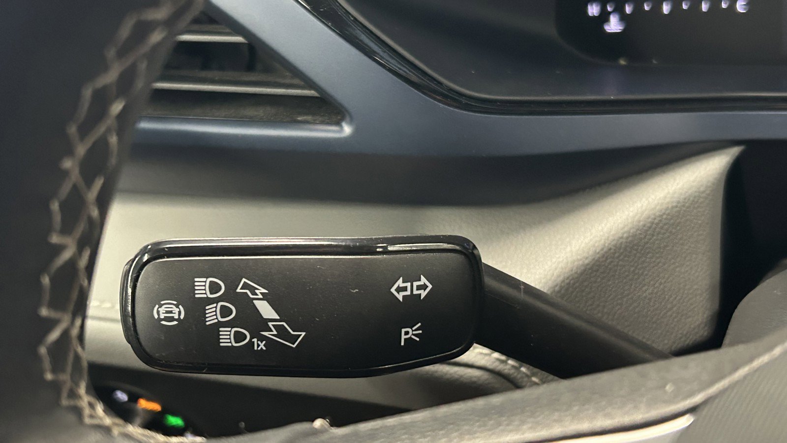 Used 2024 Volkswagen Taos SE image 24