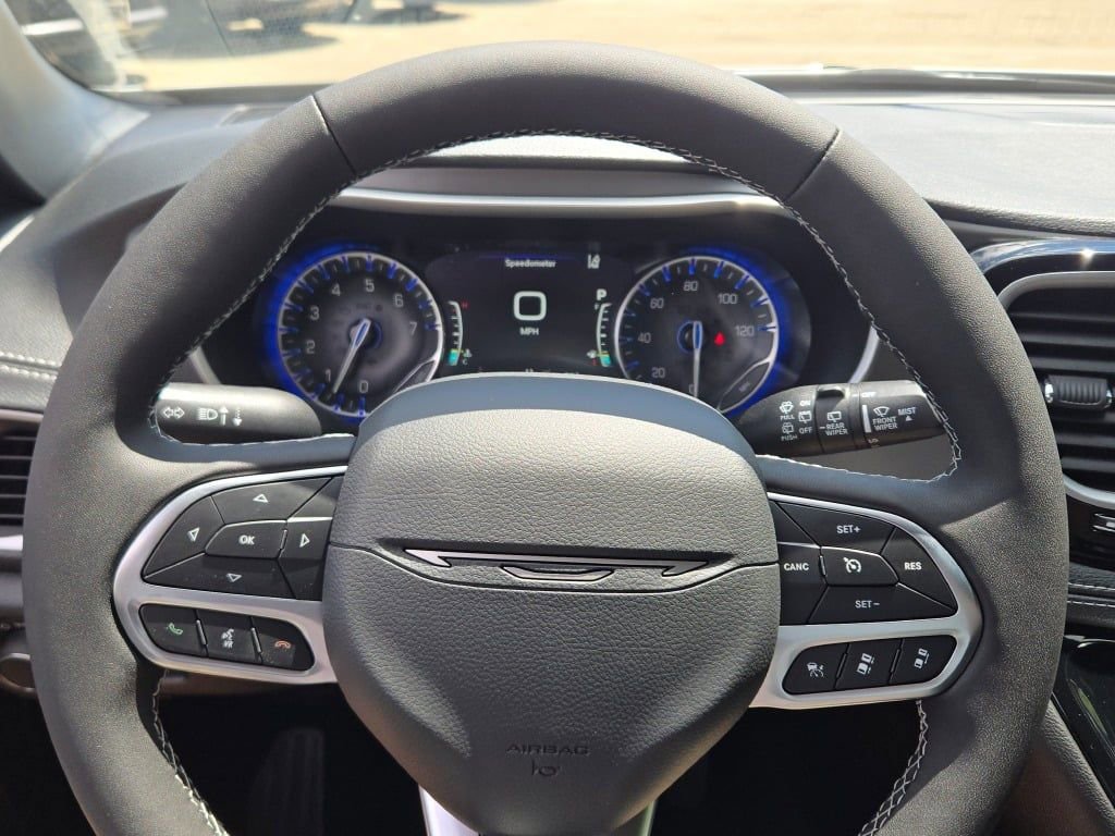 New 2027 Chrysler Pacifica Select AWD/4WD image 34