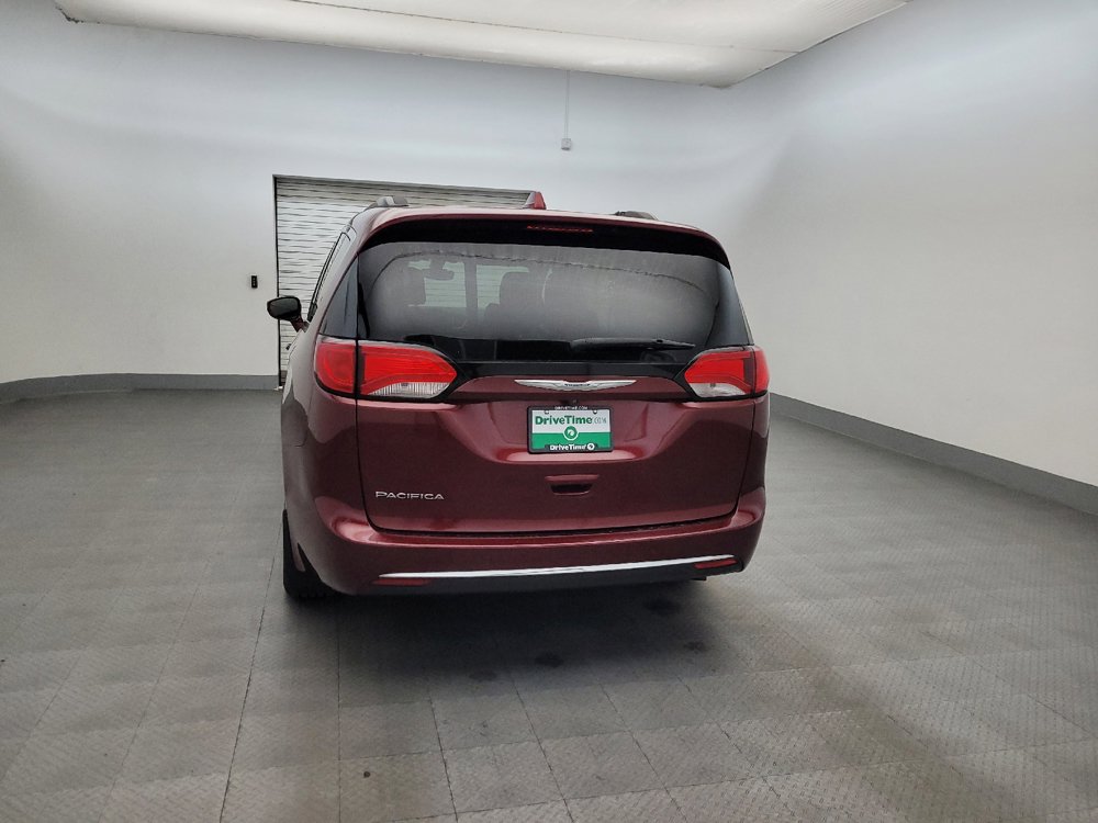 Used 2017 Chrysler Pacifica Touring-L w/ 13 Speaker Alpine Sound Group FWD image 6