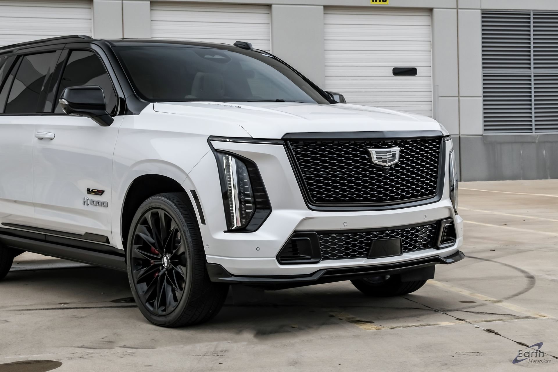 Used 2025 Cadillac Escalade V w/ LPO, ONYX Package AWD/4WD image 28