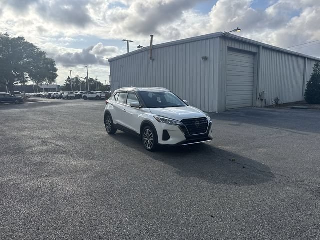 Used 2023 Nissan Kicks SV FWD image 3