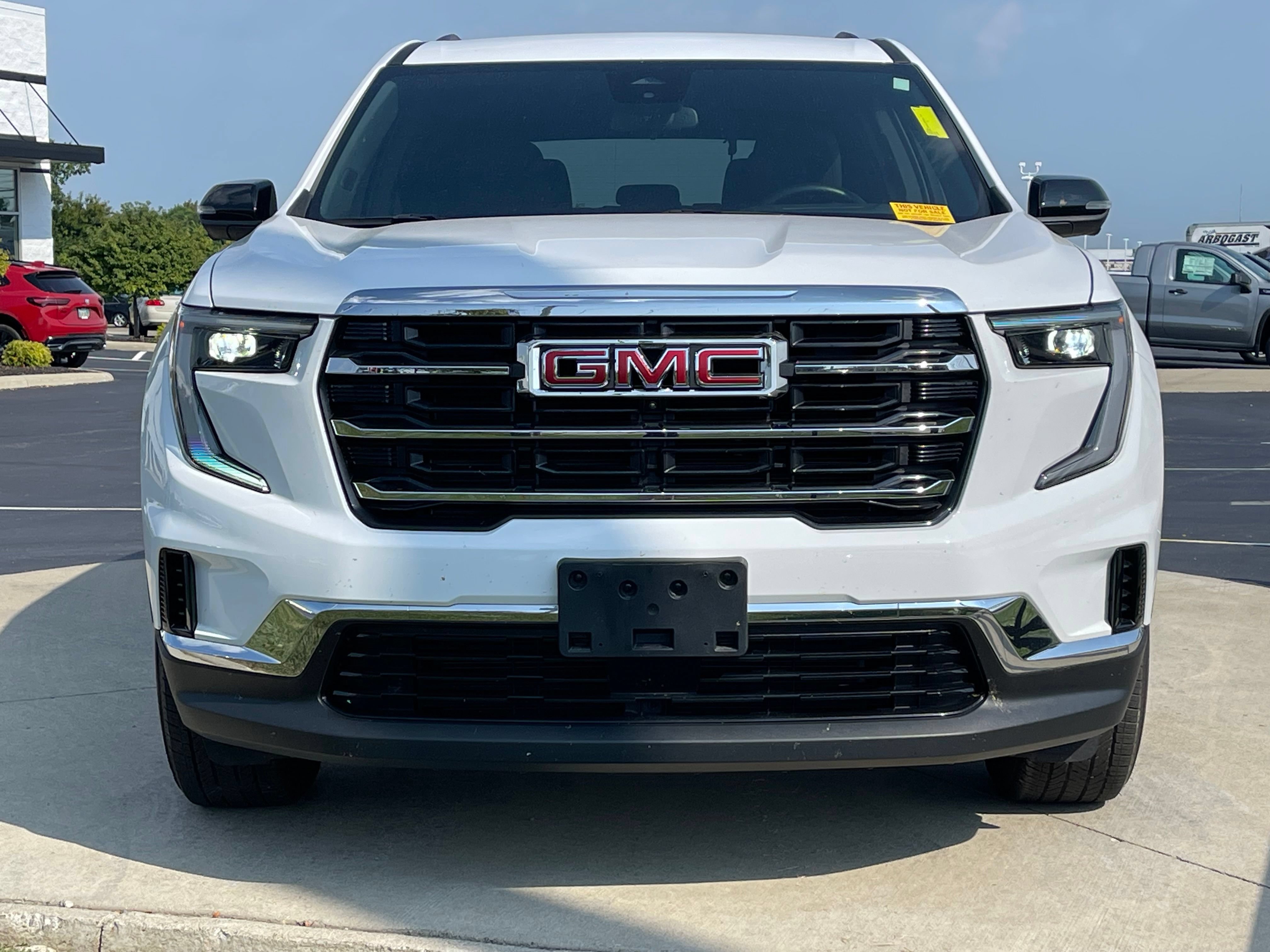 Used 2025 GMC Acadia Elevation FWD image 2