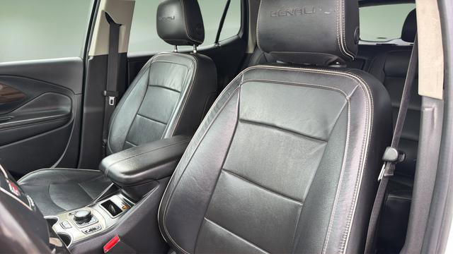 Used 2020 GMC Terrain Denali w/ GMC Pro Grade Package AWD/4WD image 21