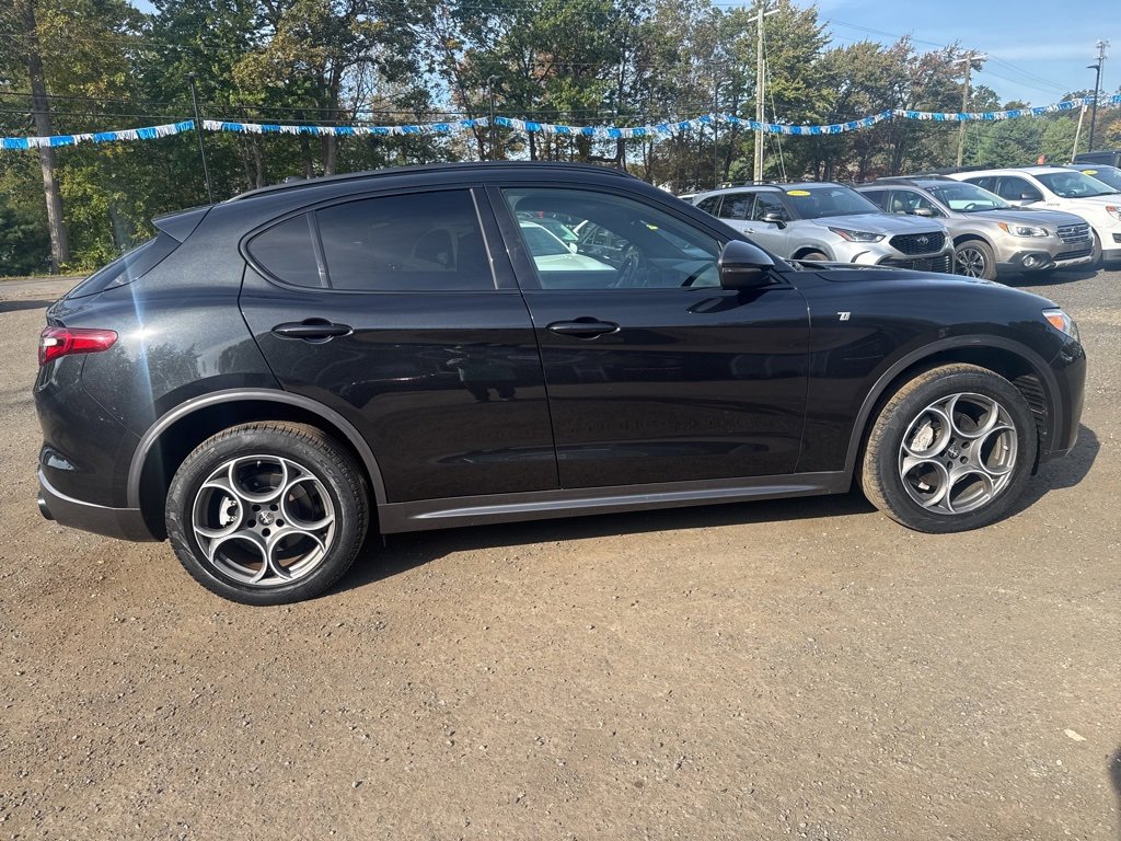 Used 2022 Alfa Romeo Stelvio Ti image 10