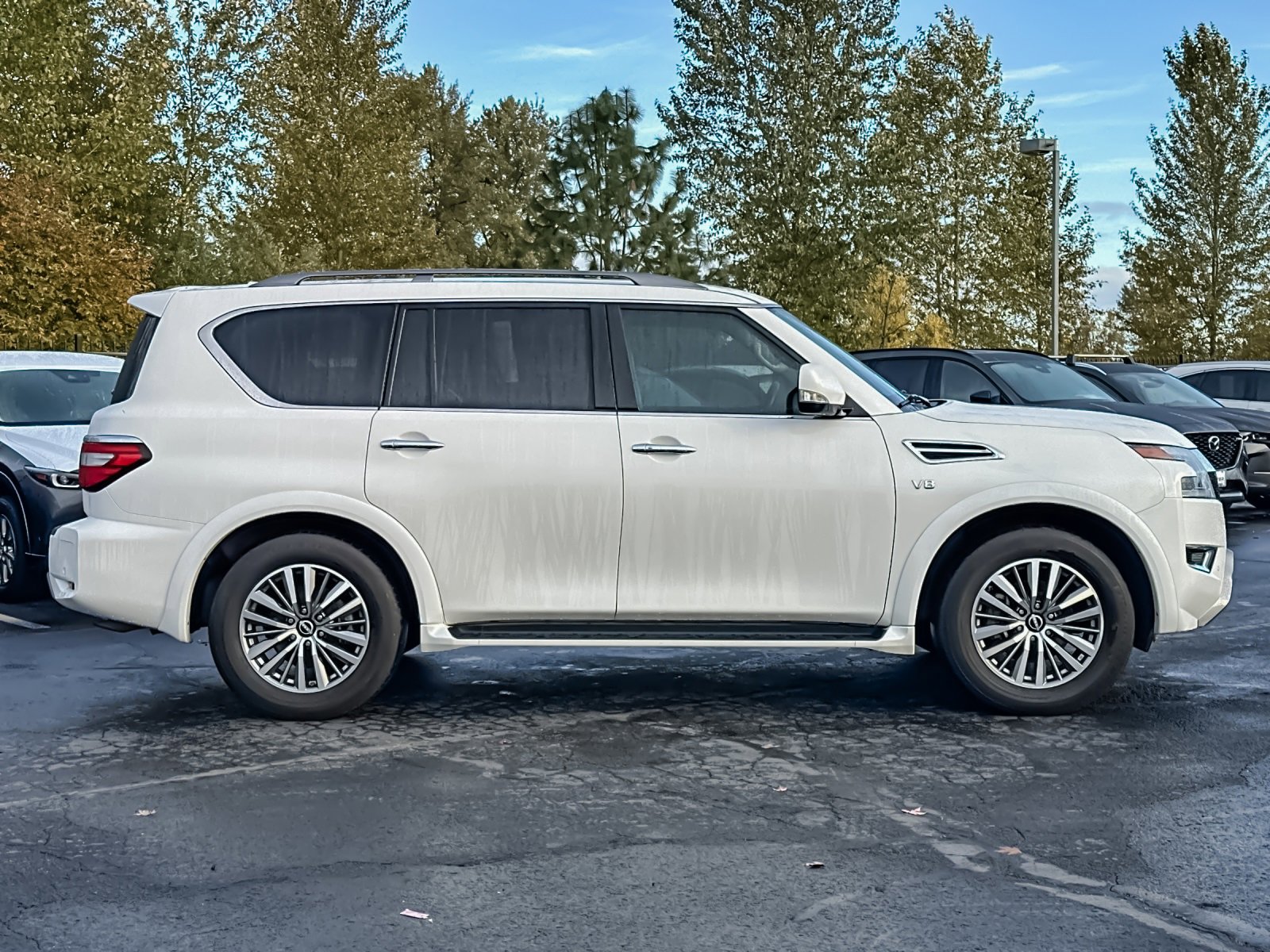 Used 2022 Nissan Armada SV w/ SV Appearance Package image 3