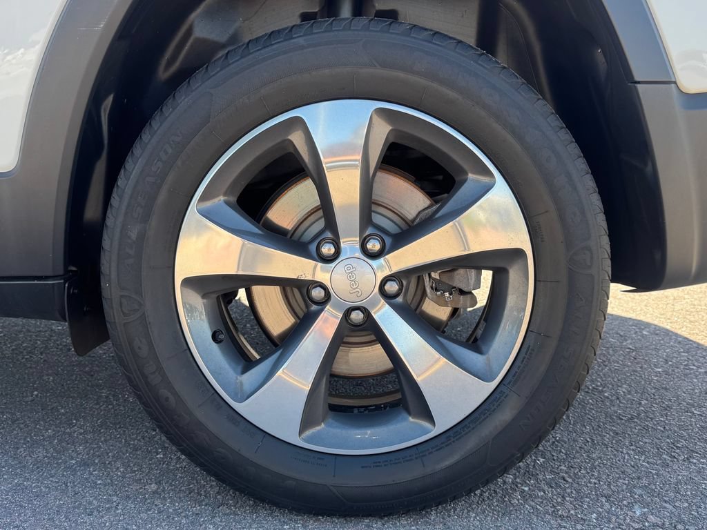 Used 2019 Jeep Cherokee Limited AWD/4WD image 11