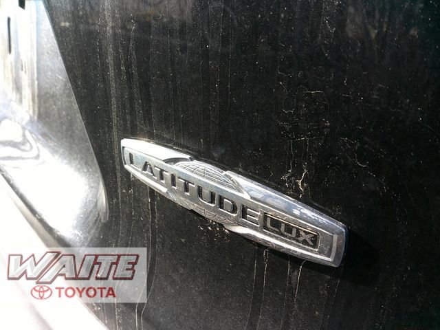 Used 2021 Jeep Cherokee Latitude Lux w/ Comfort/Convenience Group image 2