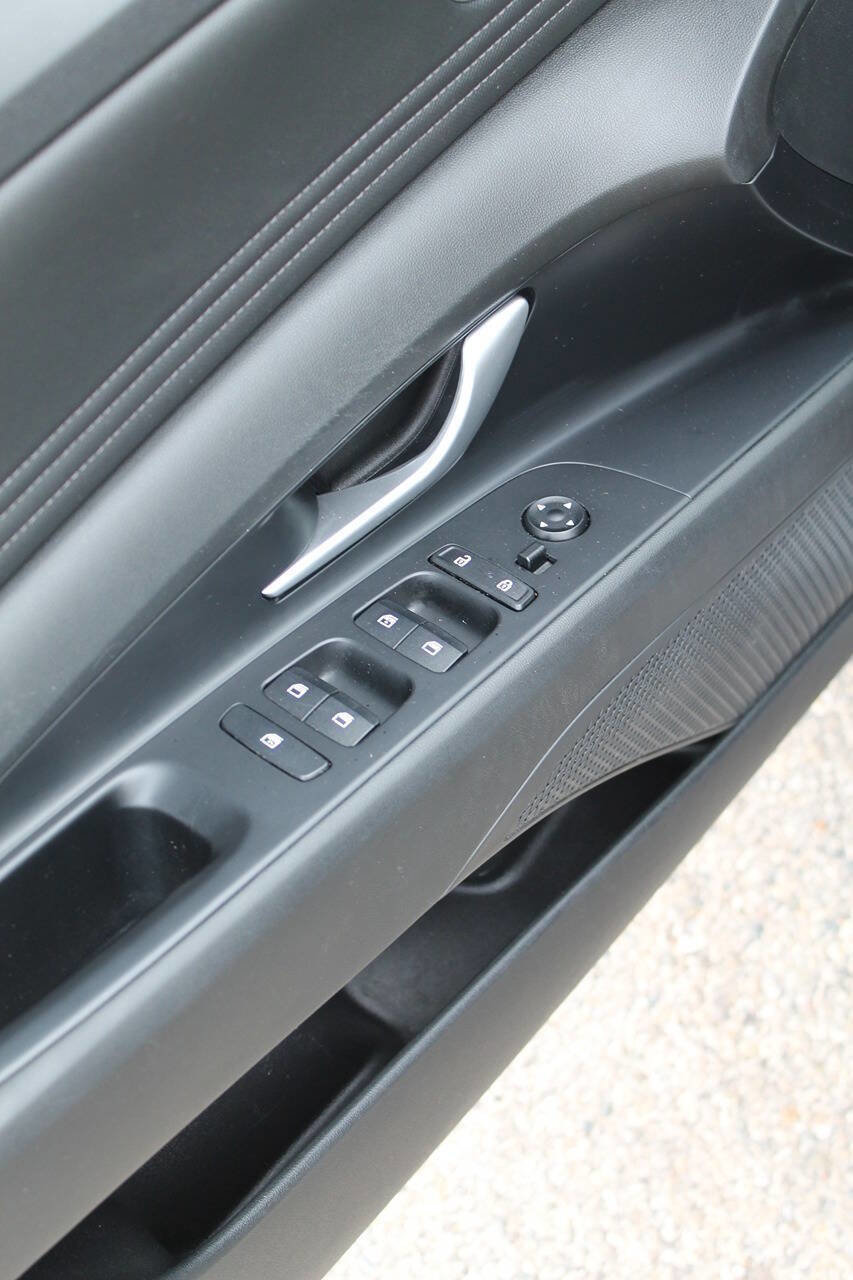 Used 2023 Hyundai Elantra SEL w/ Convenience Package image 10