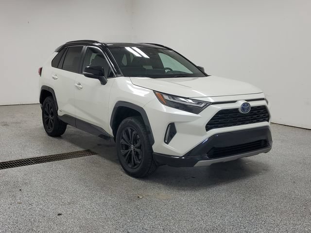Used 2022 Toyota RAV4 XSE AWD/4WD image 2