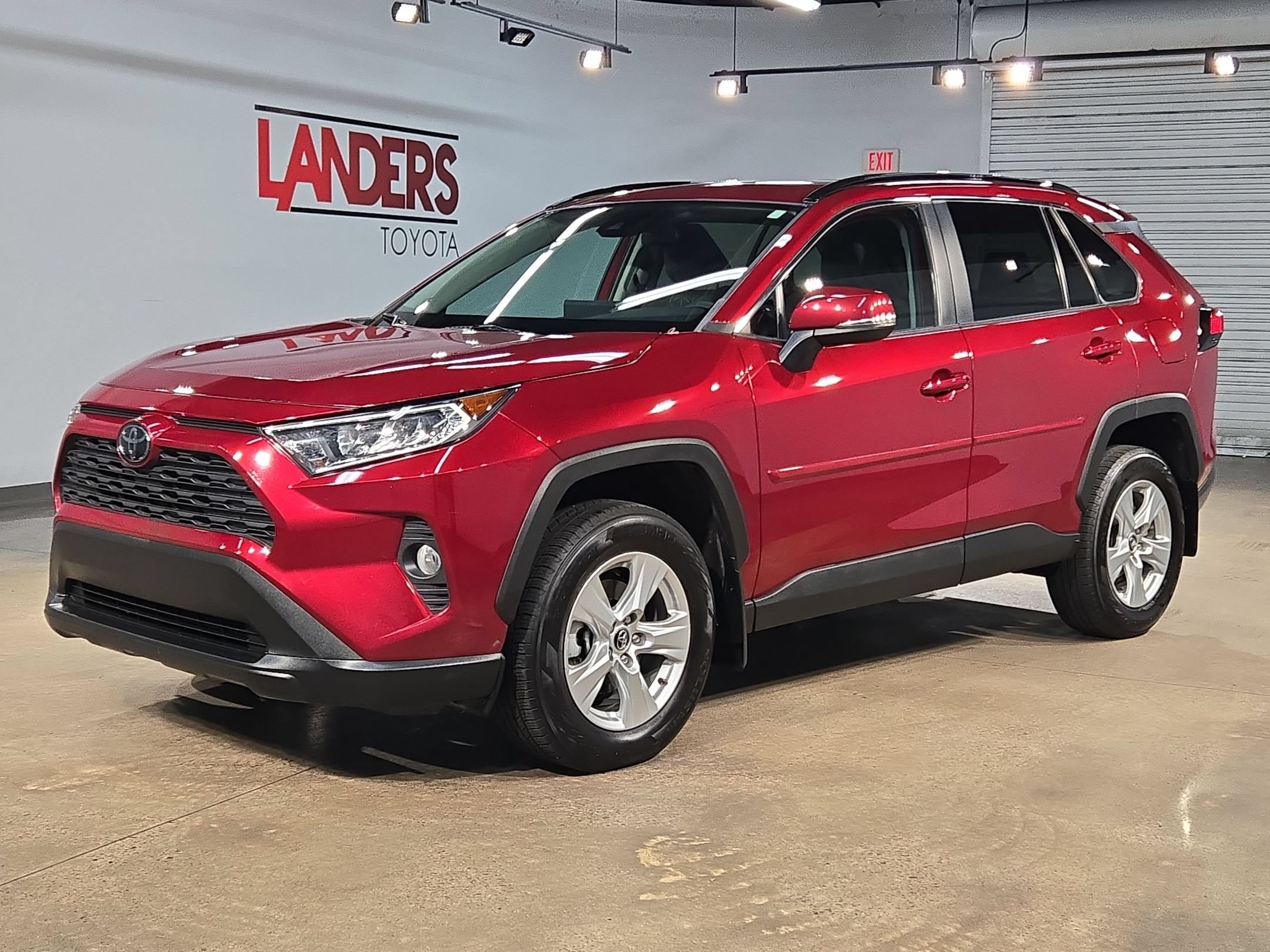 Used 2020 Toyota RAV4 XLE w/ Convenience Package FWD image 3