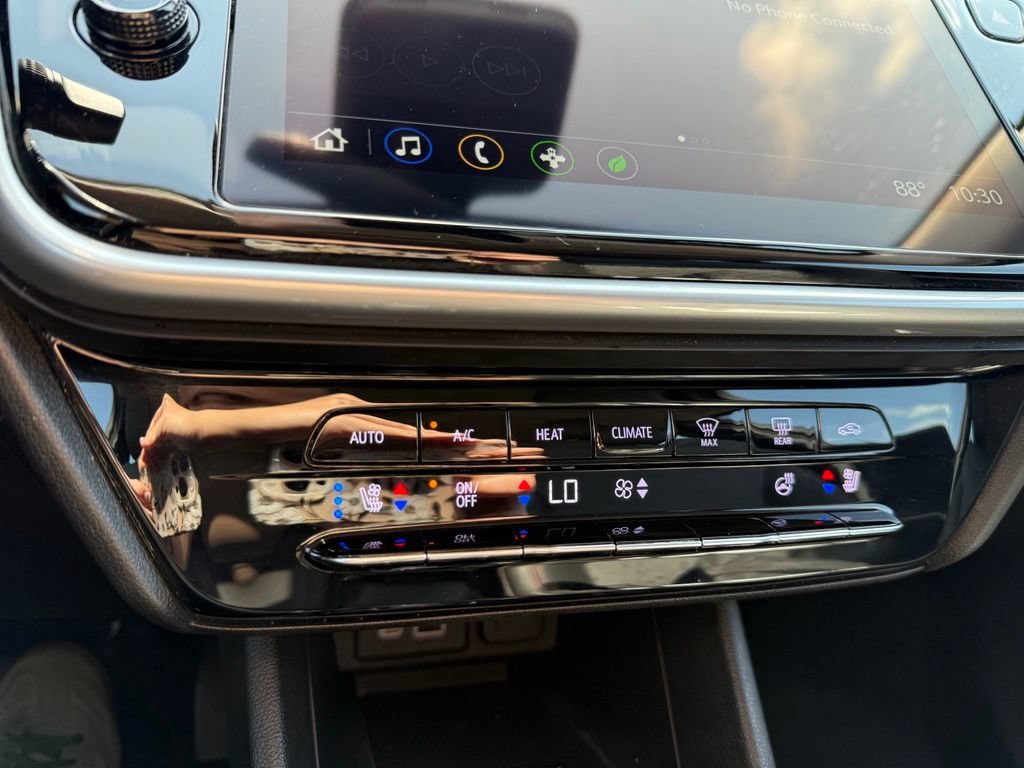 Used 2023 Chevrolet Bolt EUV LT w/ Convenience Package FWD image 17