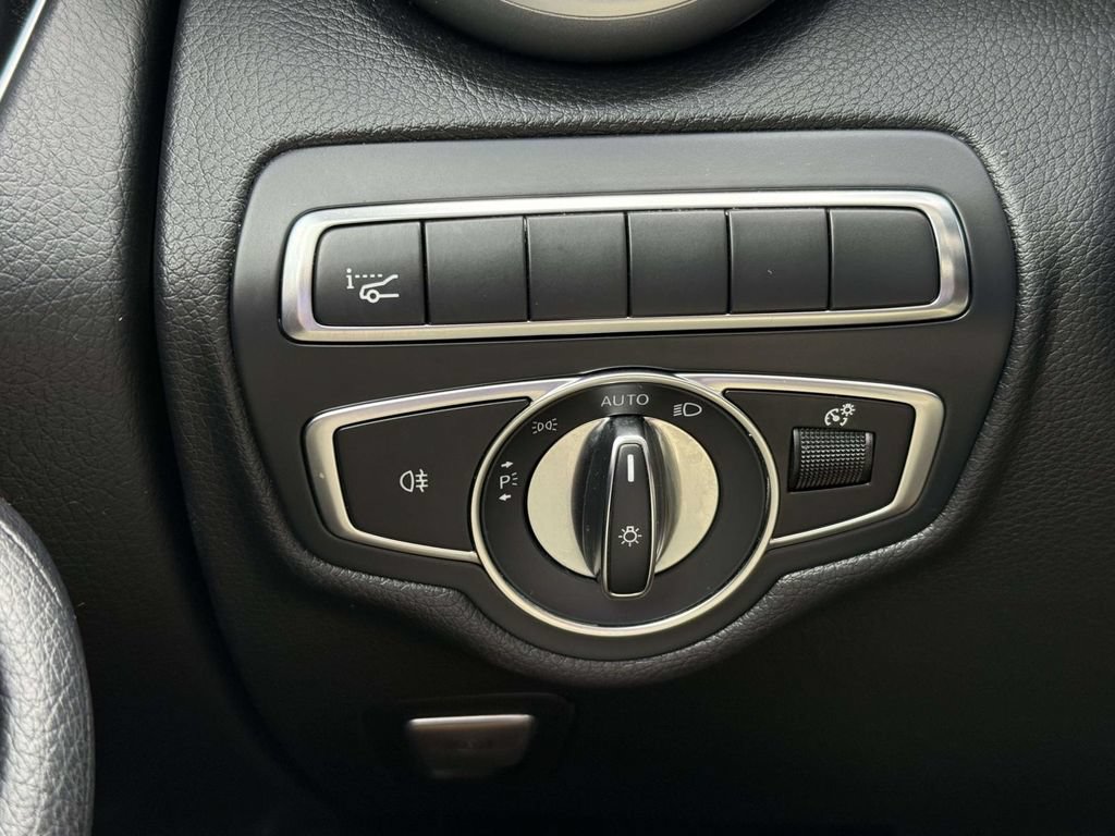 Used 2017 Mercedes-Benz GLC 300 4MATIC image 24