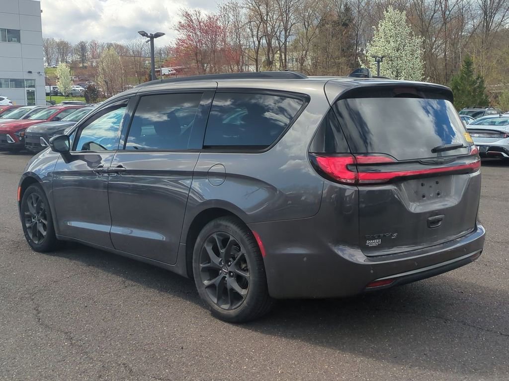 Used 2023 Chrysler Pacifica Touring-L w/ S Appearance Package image 5
