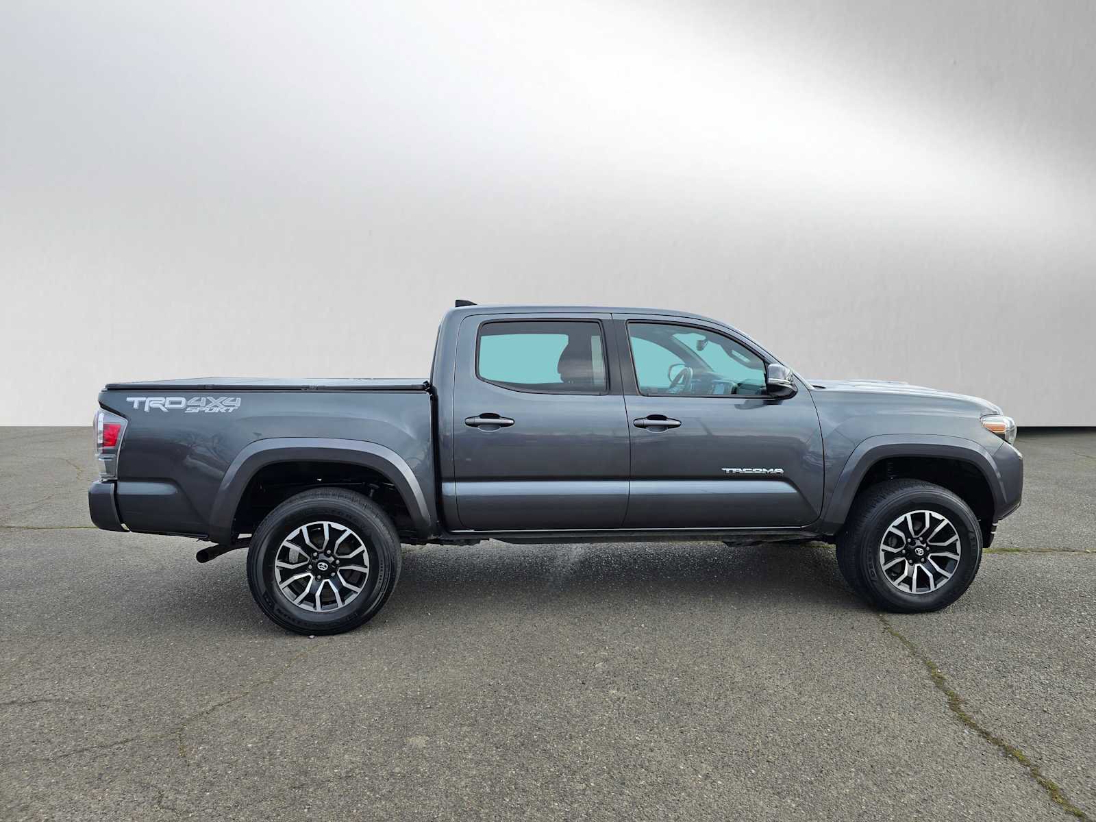 Used 2021 Toyota Tacoma TRD Sport w/ Technology Package image 5