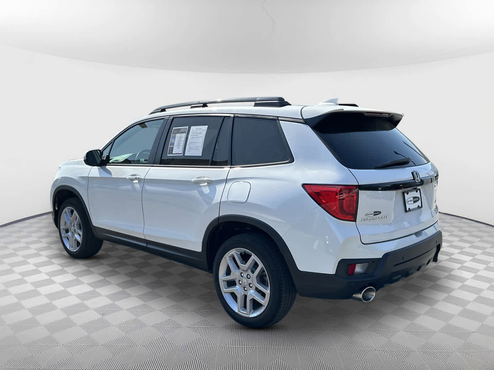 Used 2024 Honda Passport EX-L image 4