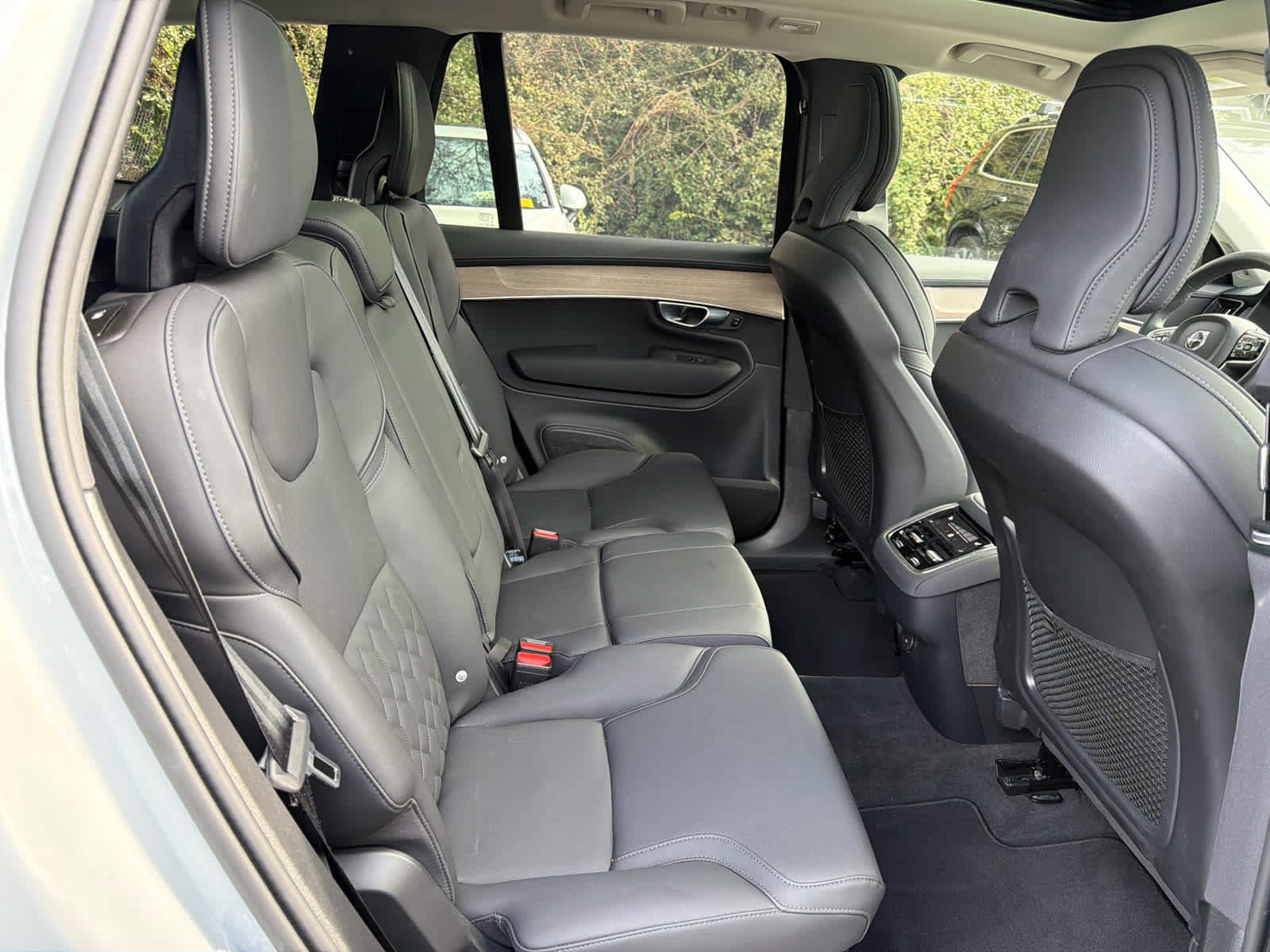 Certified 2025 Volvo XC90 B6 Plus image 55