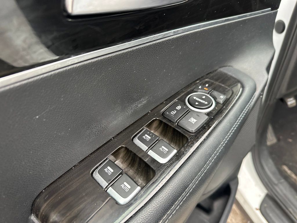 Used 2019 Kia Sorento LX image 12